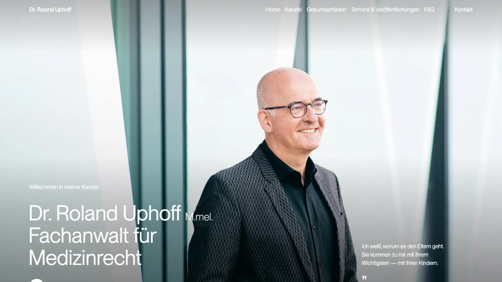 Startseite der Bonner Kanzlei Uphoff für Geburtsschadensrecht mit Zitat über die Eltern seiner Mandanten
