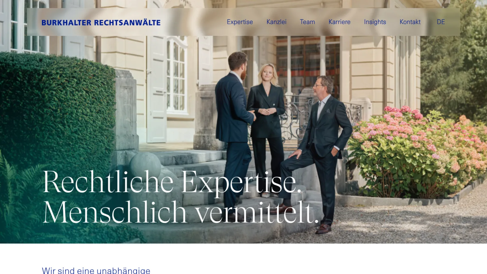 Startseite der Berner Kanzlei Burkhalter mit Serif-Headline Rechtliche Expertise, menschlich vermittelt
